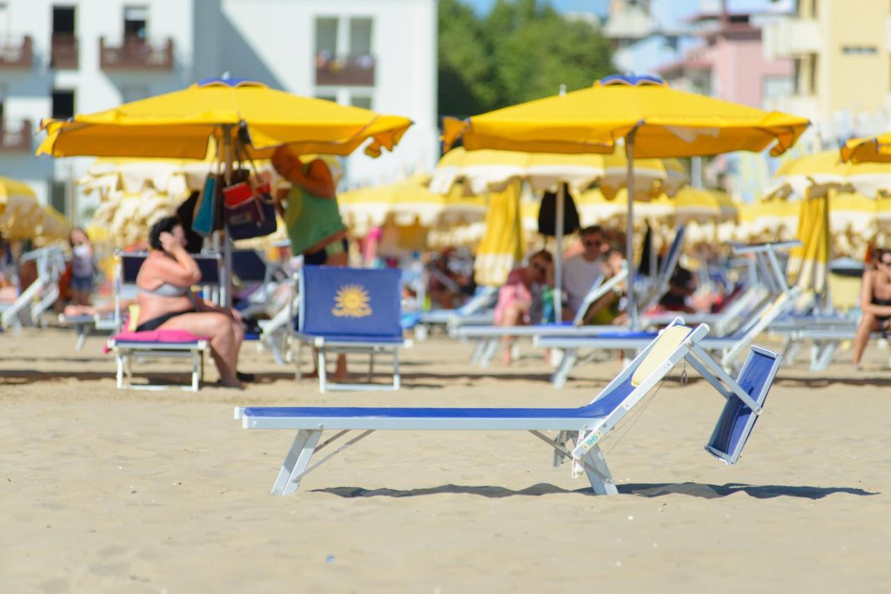 Hotel Colorado Ріміні Екстер'єр фото