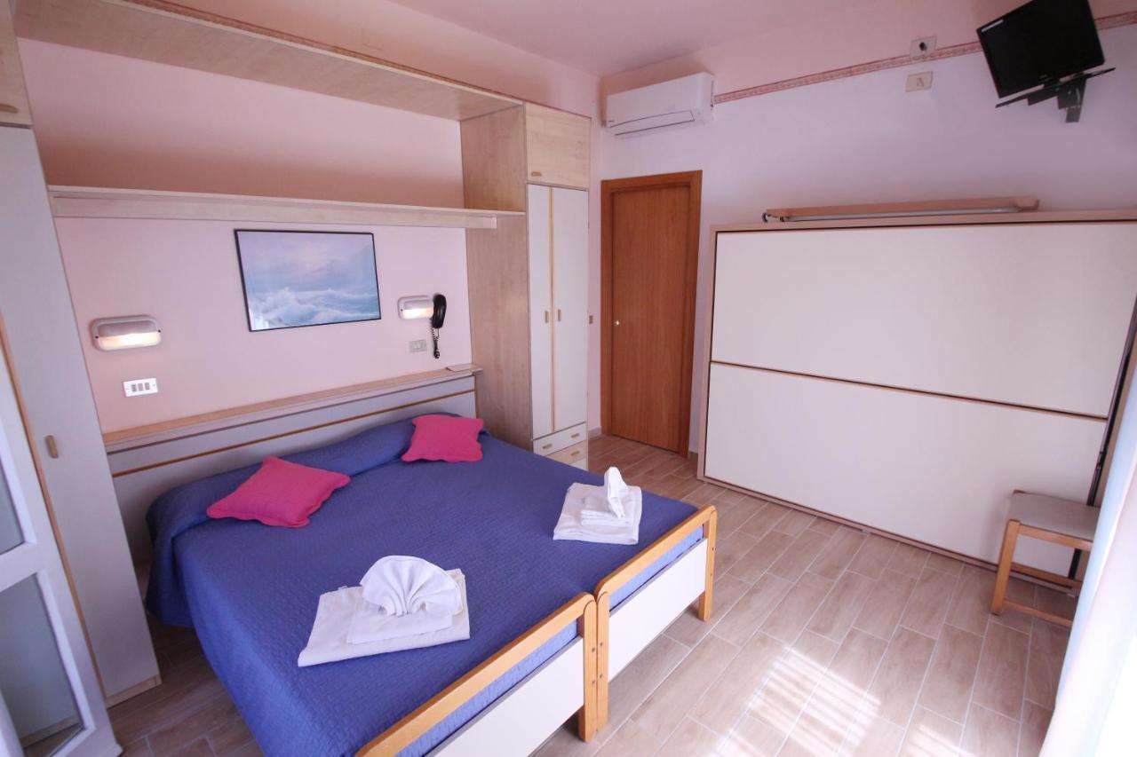 Hotel Colorado Ріміні Екстер'єр фото