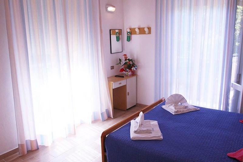 Hotel Colorado Ріміні Екстер'єр фото