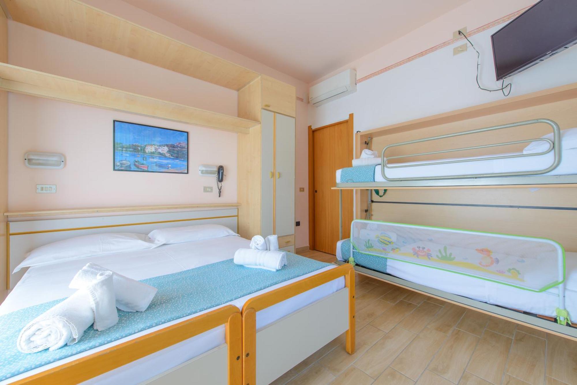 Hotel Colorado Ріміні Екстер'єр фото