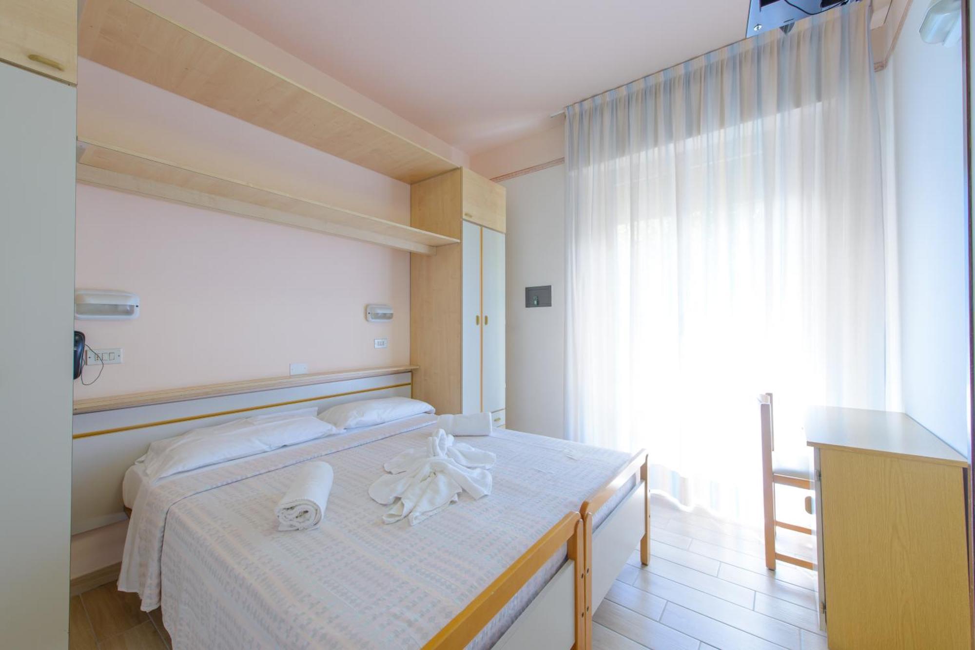 Hotel Colorado Ріміні Екстер'єр фото