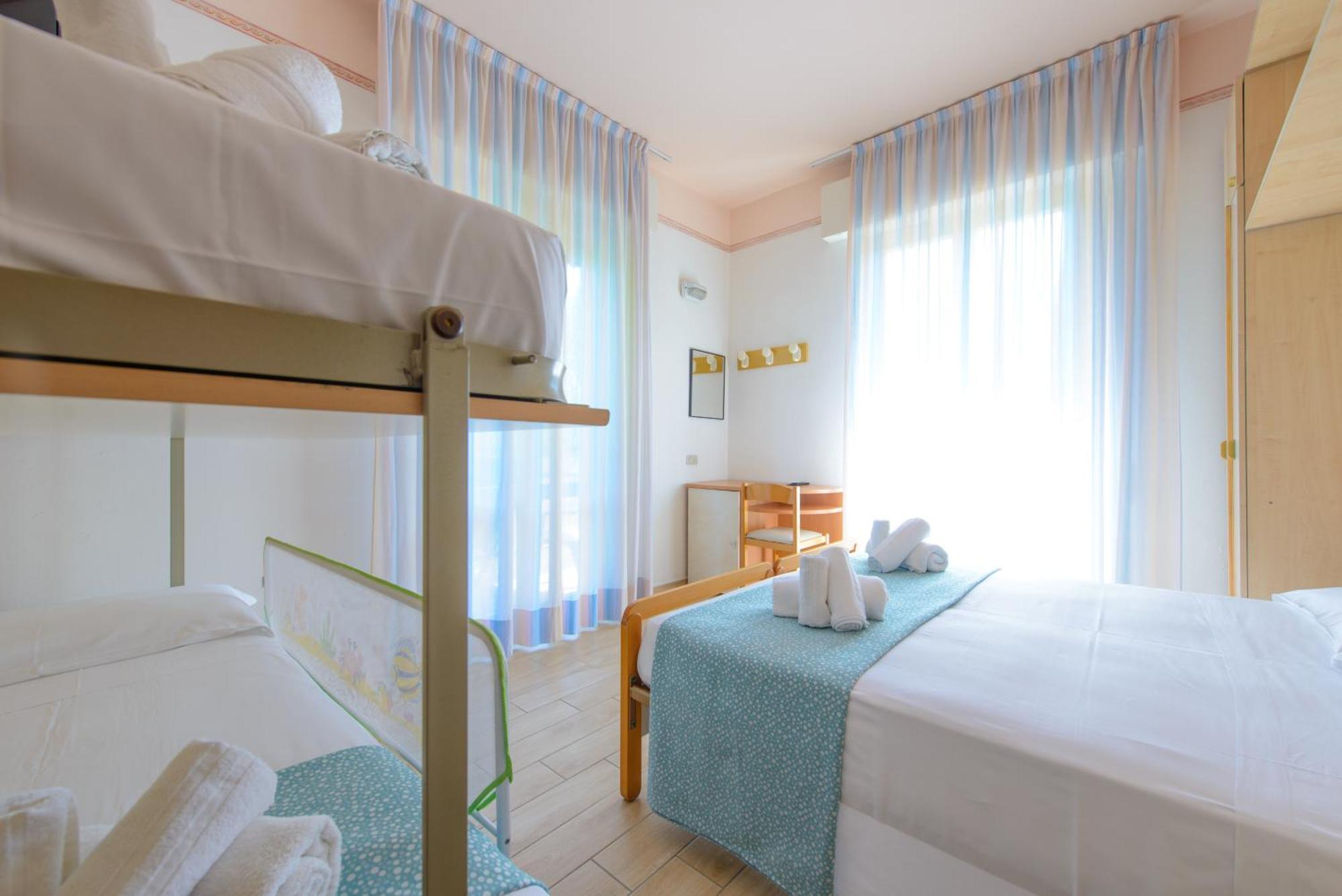 Hotel Colorado Ріміні Екстер'єр фото