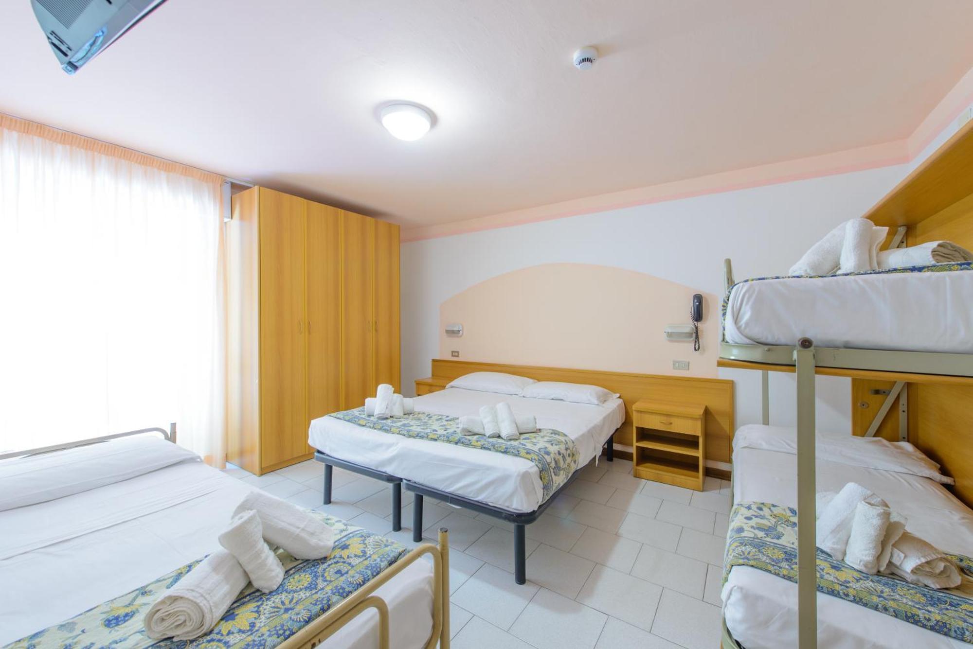 Hotel Colorado Ріміні Екстер'єр фото