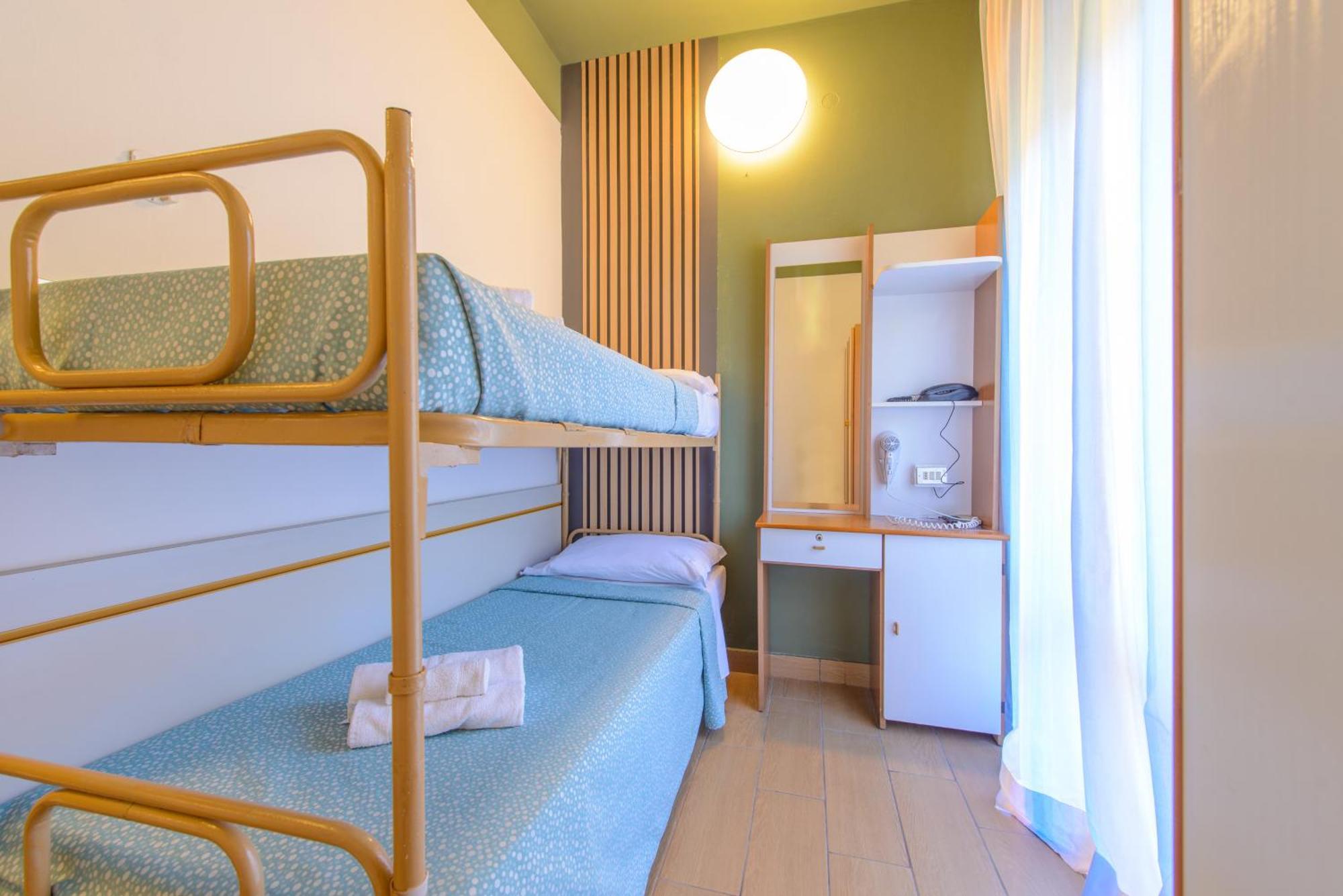 Hotel Colorado Ріміні Екстер'єр фото