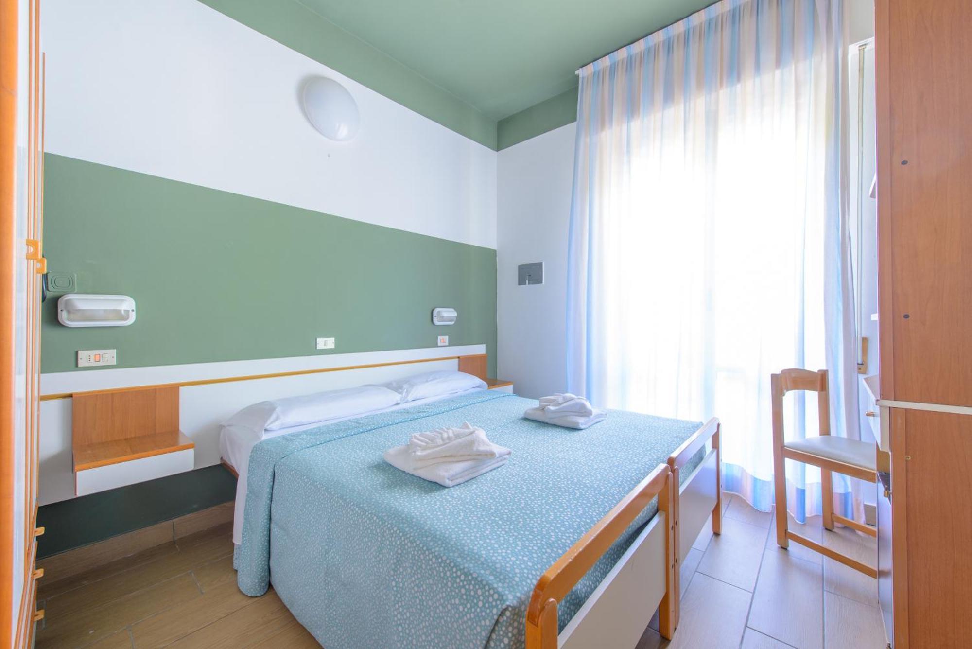 Hotel Colorado Ріміні Екстер'єр фото
